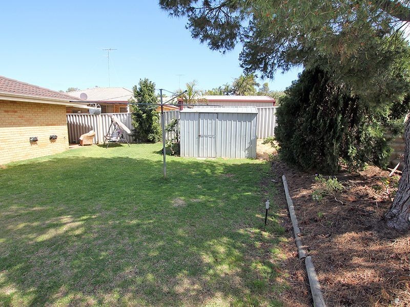 2 Wintersweet Place, Halls Head WA 6210