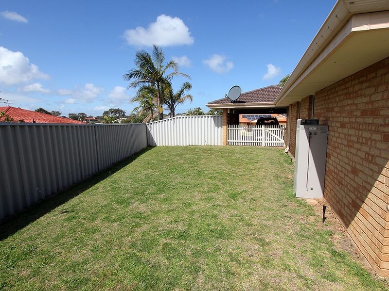 2 Wintersweet Place, Halls Head WA 6210