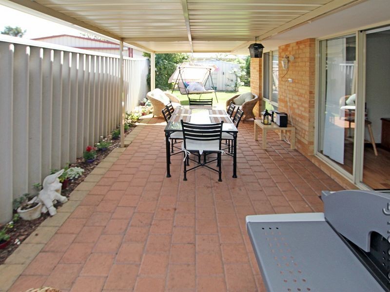 2 Wintersweet Place, Halls Head WA 6210