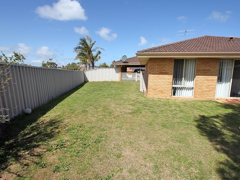 2 Wintersweet Place, Halls Head WA 6210