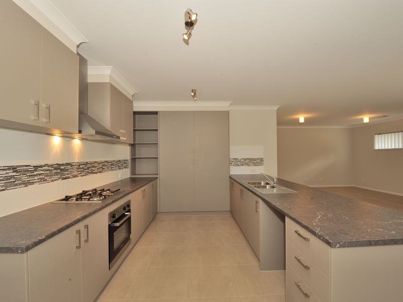 14 Pinegrove Vista, Meadow Springs WA 6210