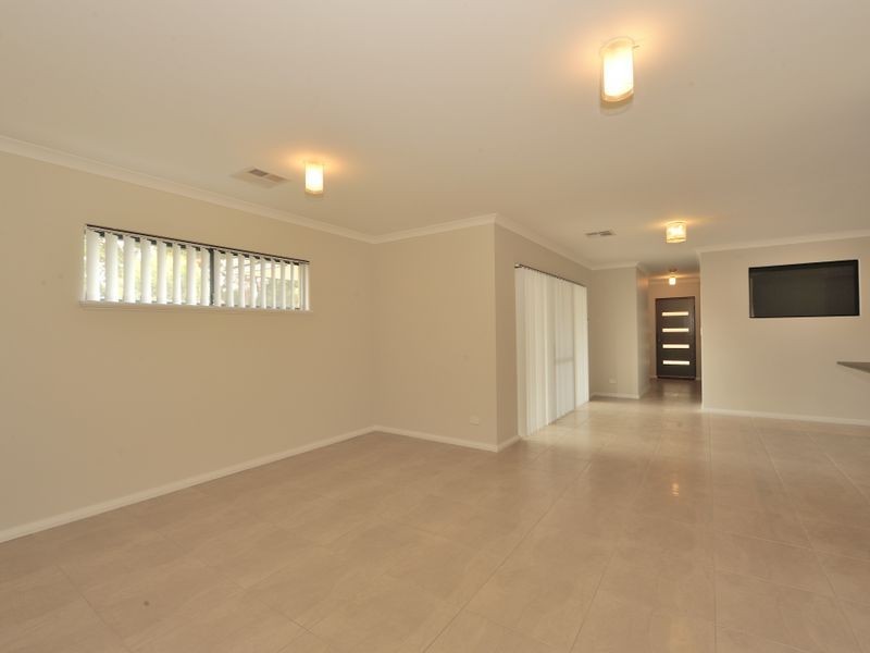 14 Pinegrove Vista, Meadow Springs WA 6210