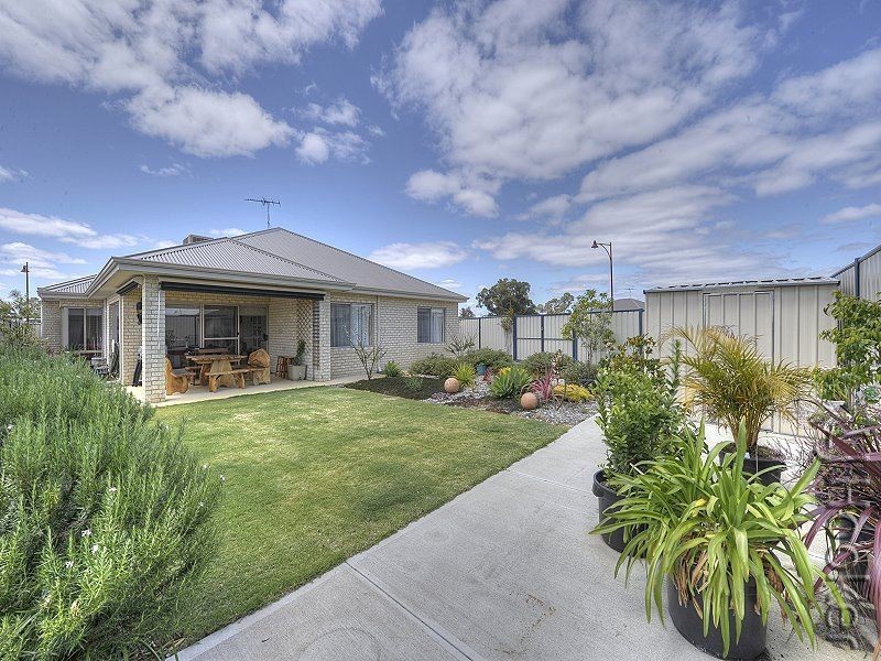 15 Kirkland Way, Meadow Springs WA 6210