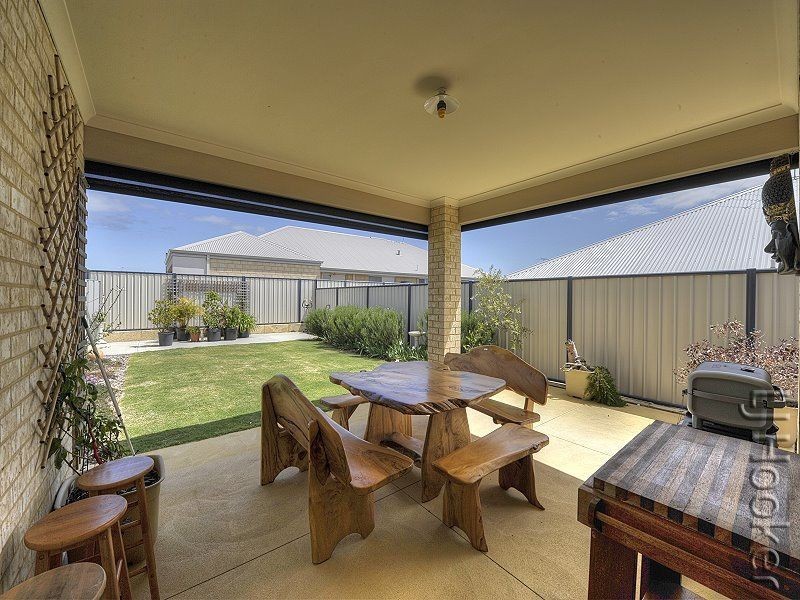 15 Kirkland Way, Meadow Springs WA 6210