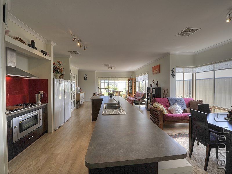 15 Kirkland Way, Meadow Springs WA 6210