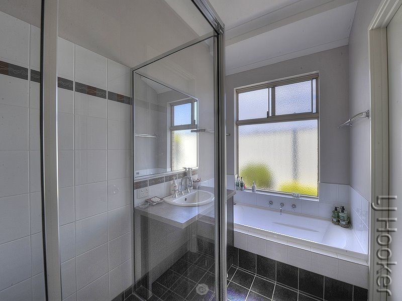 15 Kirkland Way, Meadow Springs WA 6210