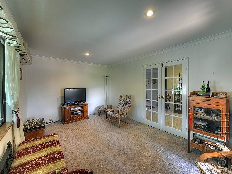 18 Elderberry Circle, Halls Head WA 6210