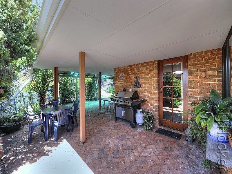 18 Elderberry Circle, Halls Head WA 6210