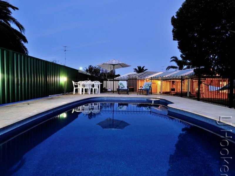 5 Troon Grove, Halls Head WA 6210