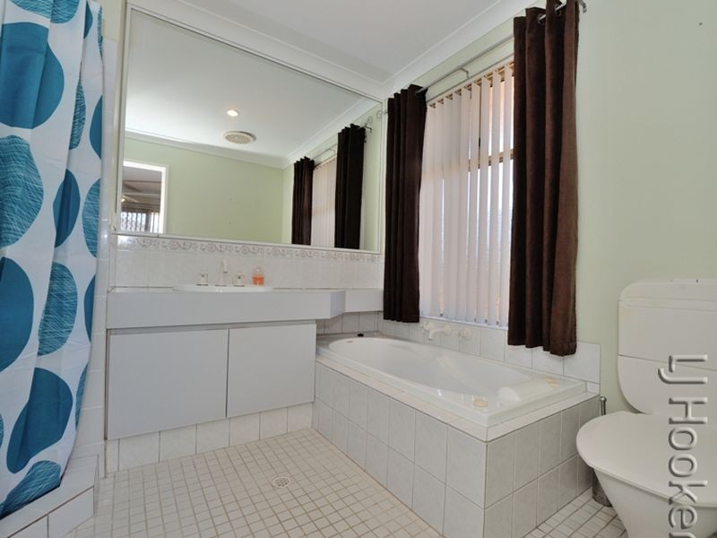 5 Troon Grove, Halls Head WA 6210