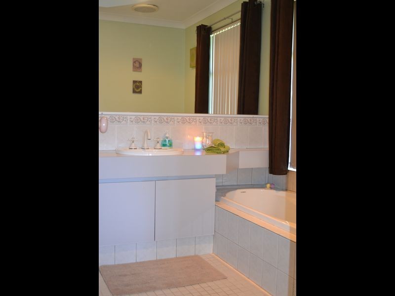 5 Troon Grove, Halls Head WA 6210