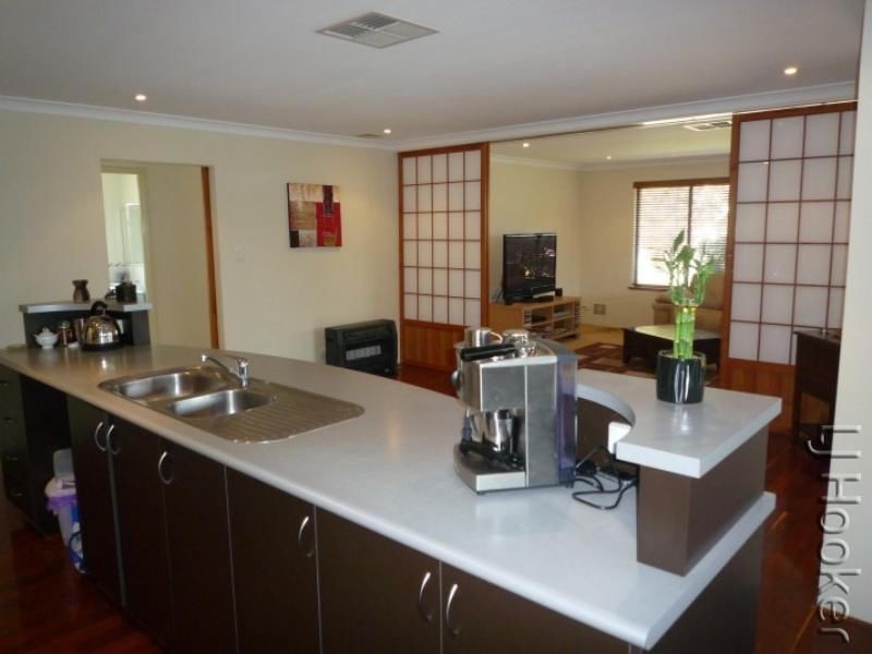 72 Pebble Beach Boulevard, Meadow Springs WA 6210