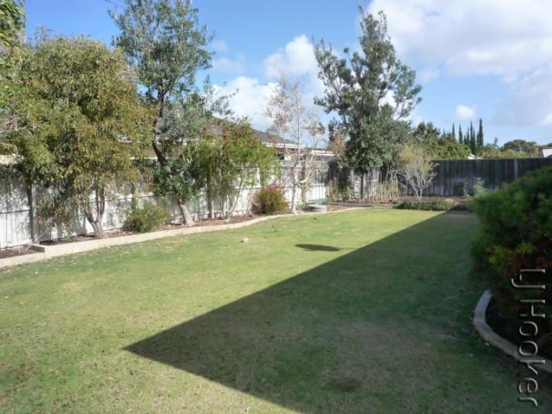 72 Pebble Beach Boulevard, Meadow Springs WA 6210