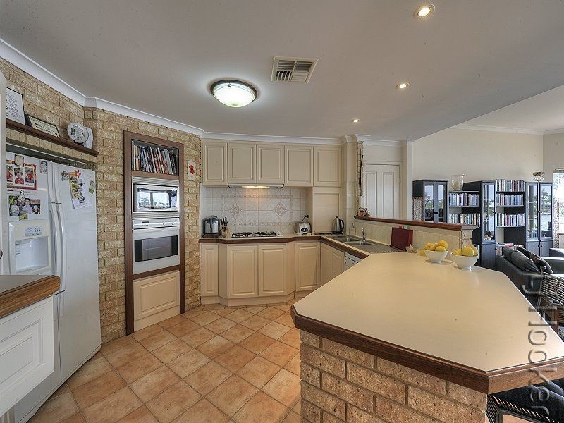 82 Banksia Terrace, South Yunderup WA 6208