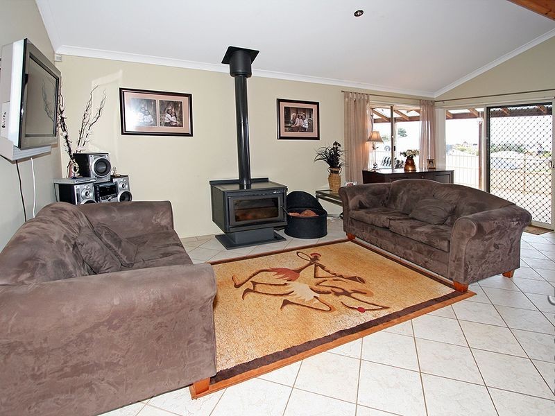 16 Greenshank Mews, Wannanup WA 6210