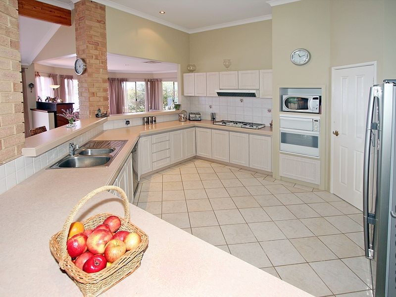 16 Greenshank Mews, Wannanup WA 6210