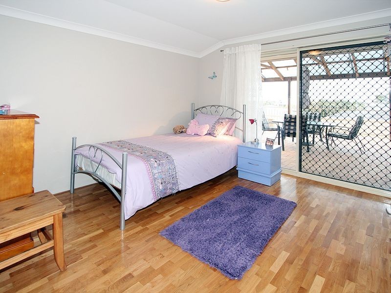 16 Greenshank Mews, Wannanup WA 6210