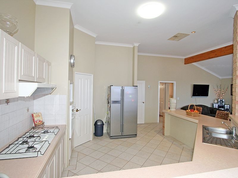 16 Greenshank Mews, Wannanup WA 6210