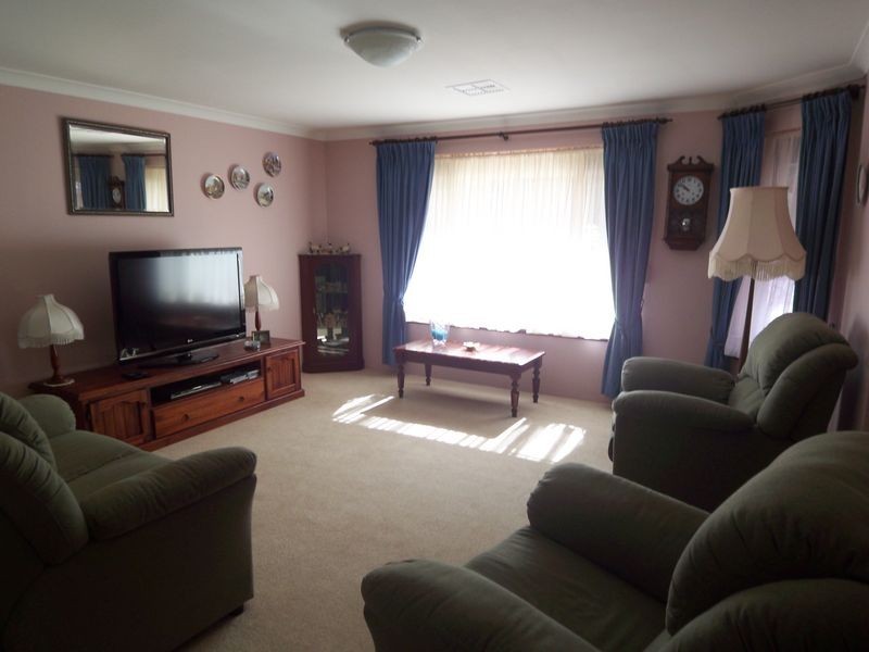 28 Leyburn Drive, Halls Head WA 6210