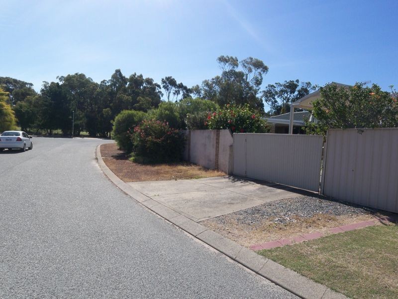 28 Leyburn Drive, Halls Head WA 6210