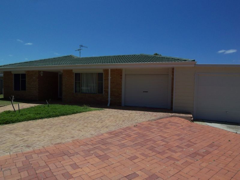 28 Leyburn Drive, Halls Head WA 6210