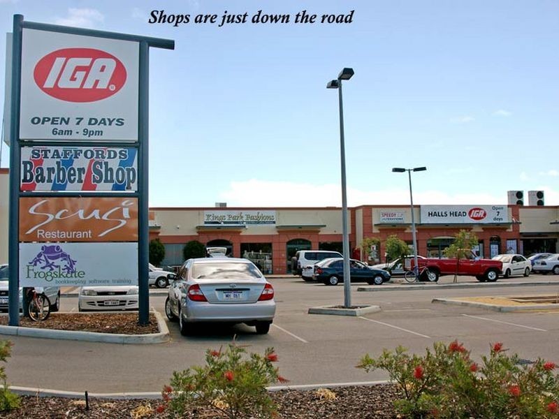 28 Leyburn Drive, Halls Head WA 6210