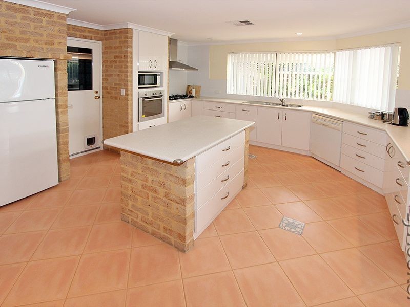 63 Caravel Way, Halls Head WA 6210