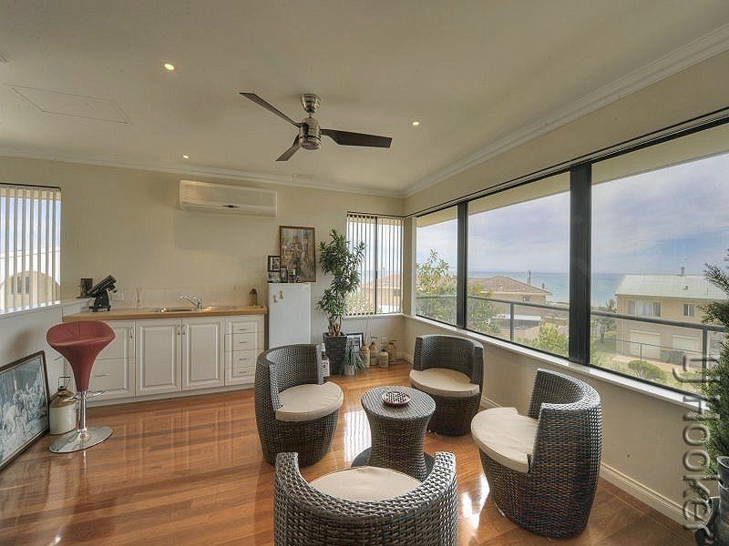 34 Mippi Road, Halls Head WA 6210