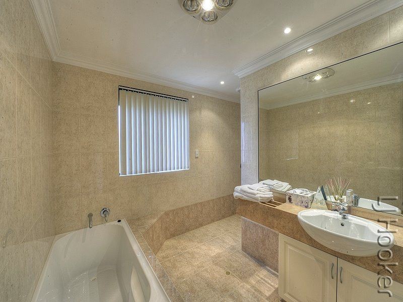 34 Mippi Road, Halls Head WA 6210