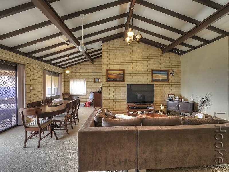 2 Sussex Place, Halls Head WA 6210