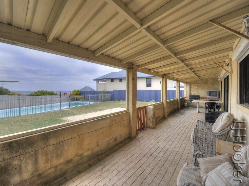 2 Sussex Place, Halls Head WA 6210