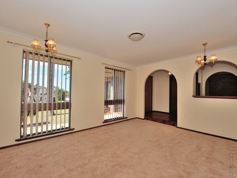 16 Muir Place, Halls Head WA 6210