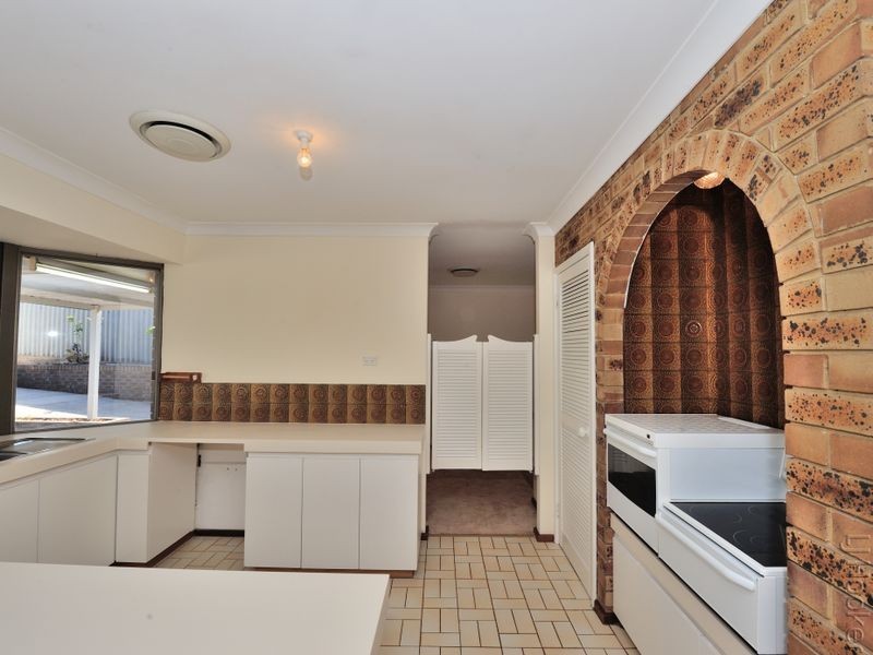 16 Muir Place, Halls Head WA 6210