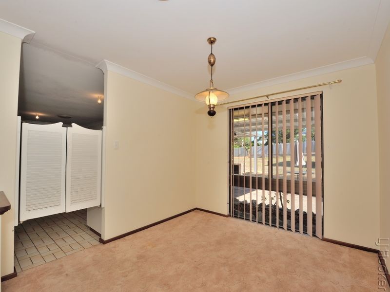 16 Muir Place, Halls Head WA 6210