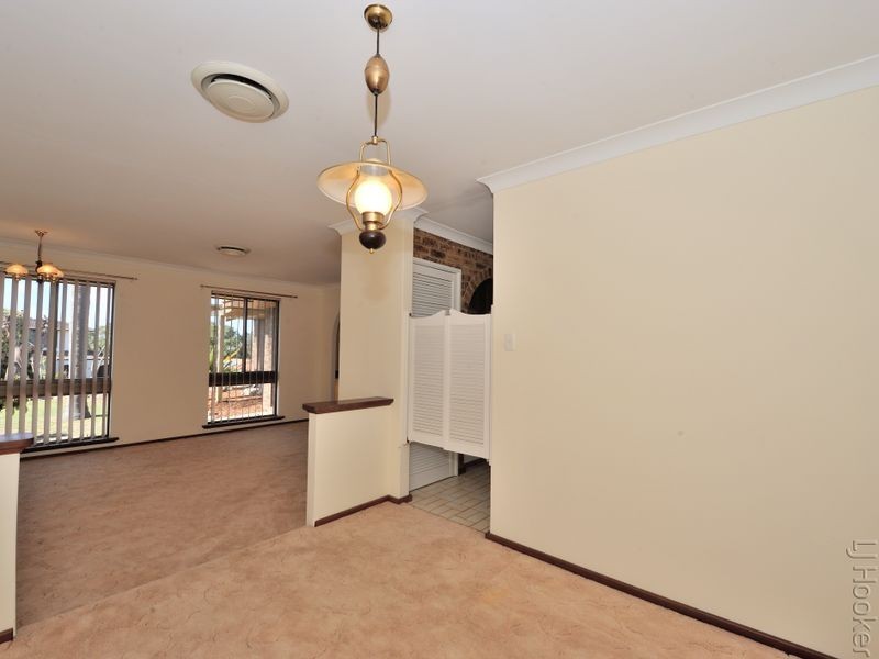 16 Muir Place, Halls Head WA 6210