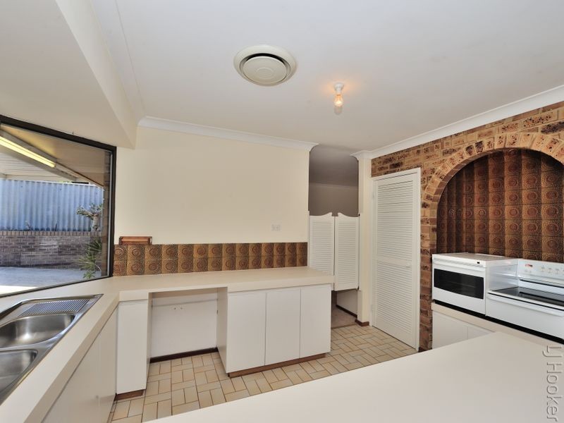 16 Muir Place, Halls Head WA 6210