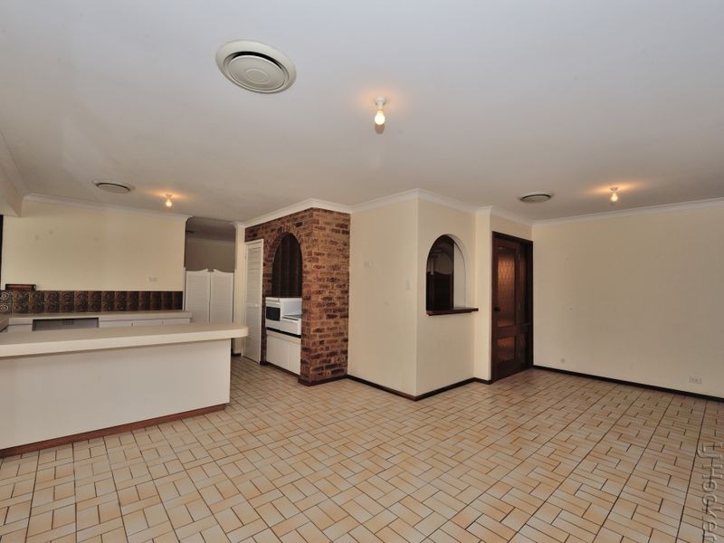 16 Muir Place, Halls Head WA 6210