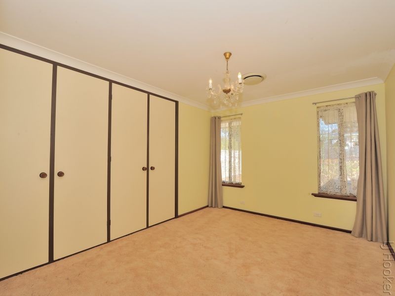 16 Muir Place, Halls Head WA 6210