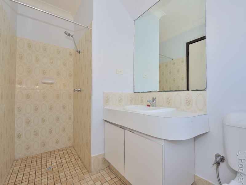 16 Muir Place, Halls Head WA 6210