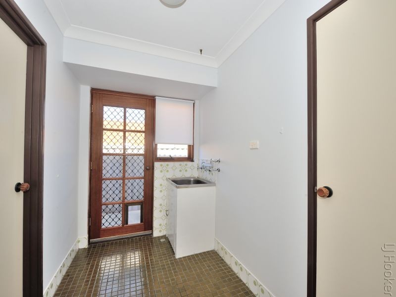 16 Muir Place, Halls Head WA 6210