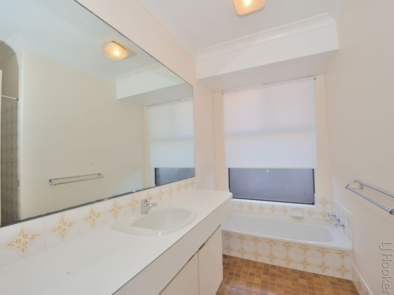 16 Muir Place, Halls Head WA 6210