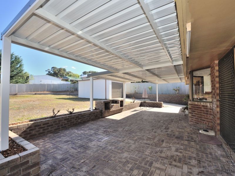16 Muir Place, Halls Head WA 6210