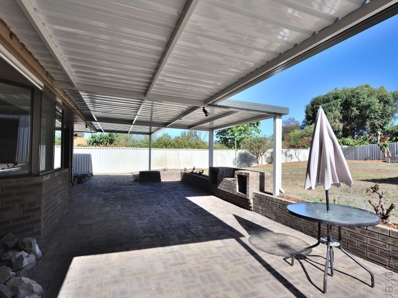 16 Muir Place, Halls Head WA 6210