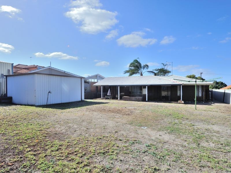 16 Muir Place, Halls Head WA 6210