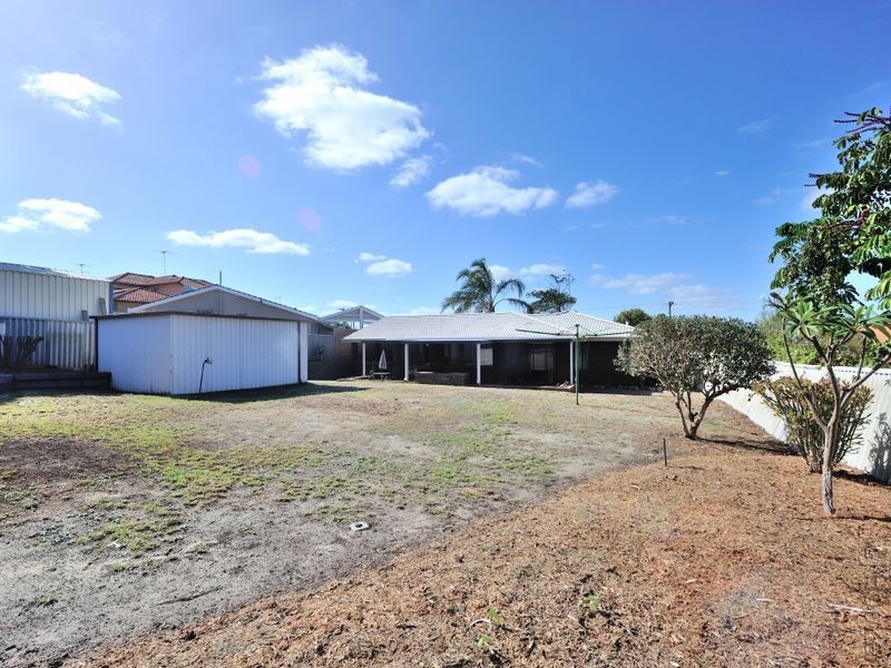 16 Muir Place, Halls Head WA 6210