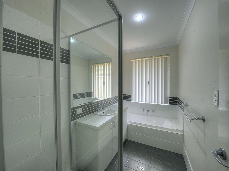 7 Jileroo Brace, Lakelands WA 6180