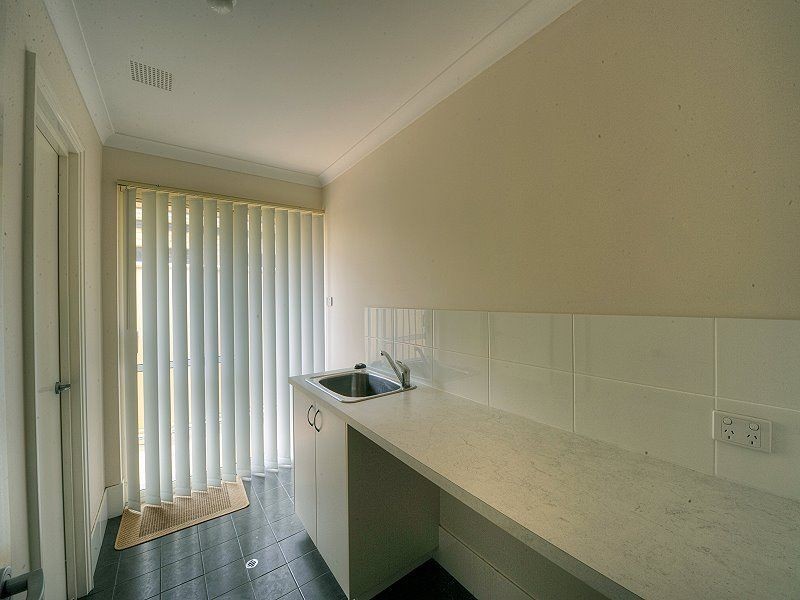 7 Jileroo Brace, Lakelands WA 6180