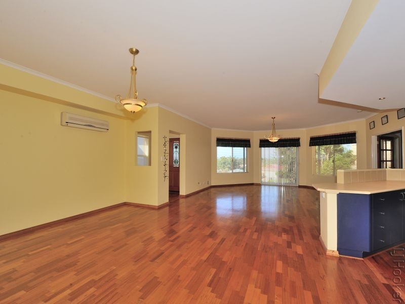 10 Staunton Rise, Halls Head WA 6210