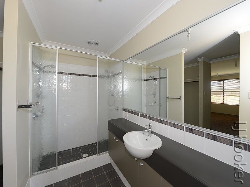 22 Loretta Parkway, Lakelands WA 6180