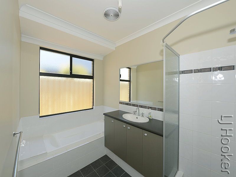 22 Loretta Parkway, Lakelands WA 6180